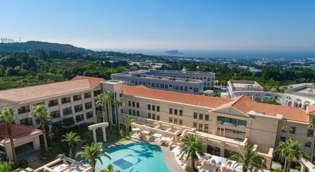 Hotel Toscana, Rezerwuj Hotel Hotele w Czedżu z basenem, Basen