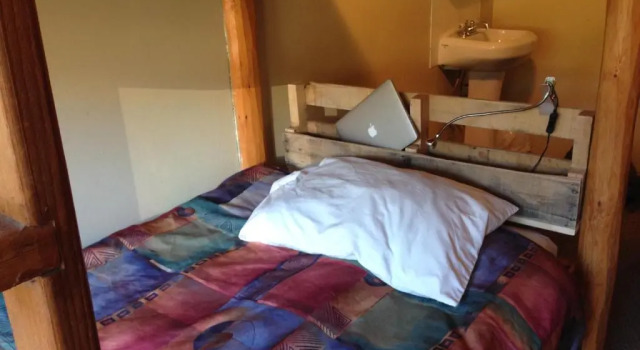 Кровать в общем номере (женский номер) Squamish Adventure Inn