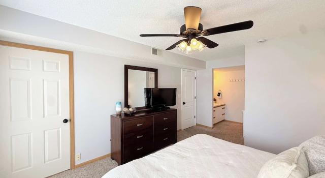 Lakefront Vibes Waterfront Pool!