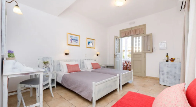 Трёхместный номер Standard с балконом Hotel Mathios Village