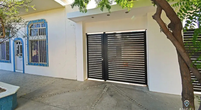 Downtown Rooms Pool & BBQ Near Hotspots, Rezerwuj Hotel Hotele w Baja California Sur z parkingiem, Parking