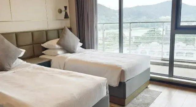 Люкс с 2 комнатами с видом на озеро Citadines Yunlong Lake Xuzhou