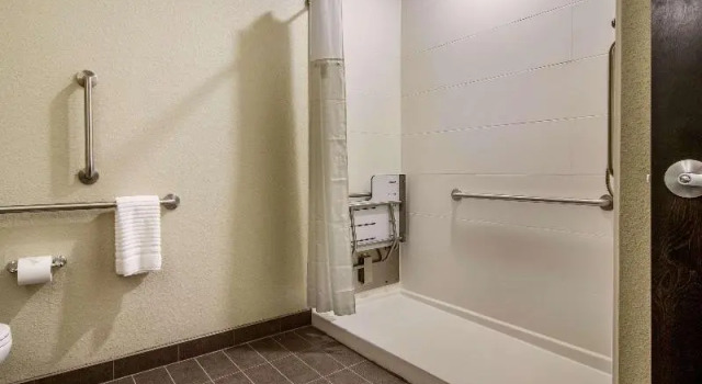 Номер Standard Comfort Suites Brunswick Town Center