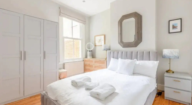 Stylish 1 Bedroom Apartment in Nine Elms With Garden, Varaa Huoneisto Asunnot kohteessa Merseyside, Huoneisto