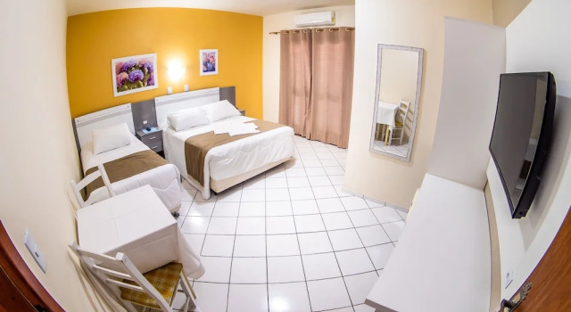 Трёхместный номер Standard с балконом Hotel Mares do Sul