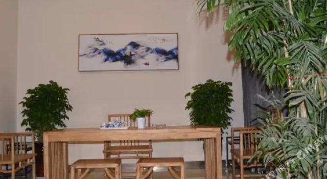 Home Inn Huayi Hotel (Changge Zhongxu Avenue East turntable), Book Hotel Xuchang Henan