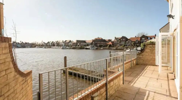 Коттедж Abingdon House - 4 BR on the Marina