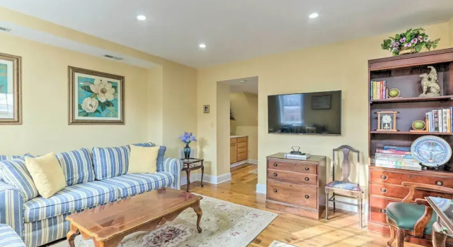 Апартаменты Townhome in Leesburg Historic District