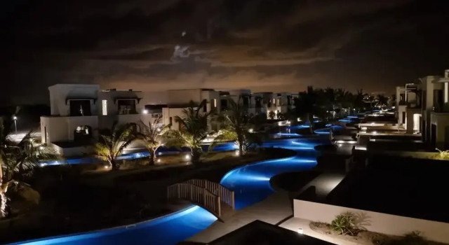 Apartment Chic Pool-view Studio With Balcony