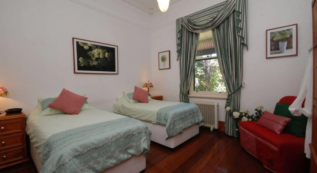 Above Bored Bed and Breakfast, Забронировать Отель Отели Перта с завтраком, рядом с Medibank Stadium, Завтраки