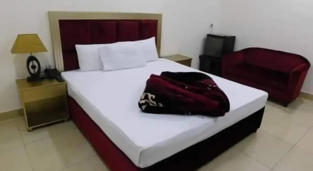 Royal Castle, Book Hotel Hoteller i Rahim Yar Khan med parkering, Parkering