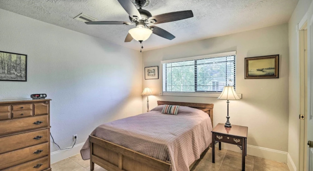 Коттедж Spacious Seabrook Home w/ Patio: 1 Mi to Beach!