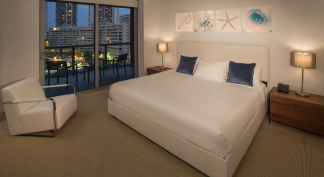 Stunning Bay Front 3 Bed Private Floor Apt 2001 @ BW Resort Miami, Забронировать Курортный отель Курортные отели Халландейл-Бич, Курортный отель