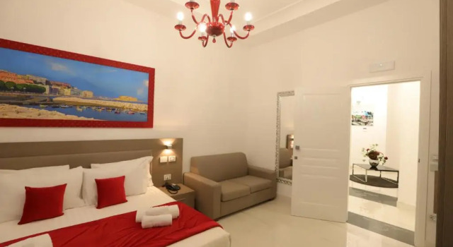 Люкс с балконом Mecla Suites