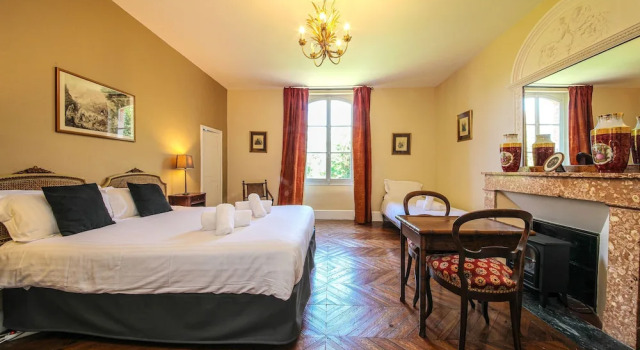Konfor dört kişilik oda Le Manoir du Thouron