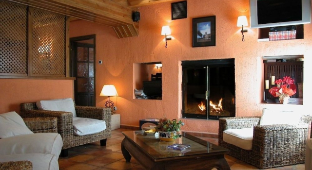 C.T.R. Camino de la Fuentona, Book Hotel Cabrejas del Pinar Soria