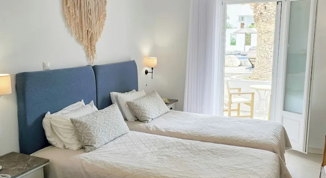 Трёхместный номер Standard с балконом Hotel Benois