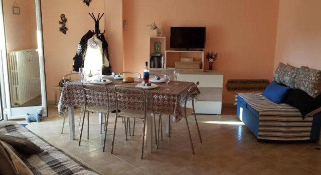2 BEDROOMED APARTMENT - sleeps 5