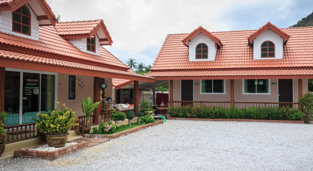 Khaolom Resort