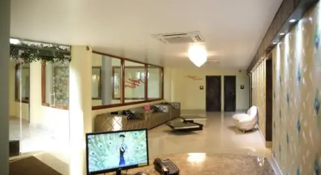 Mayur Residency Hotel, Забронировать Отель Отели Гувахати по системе «всё включено», рядом с Assam State Museum, Всё включено