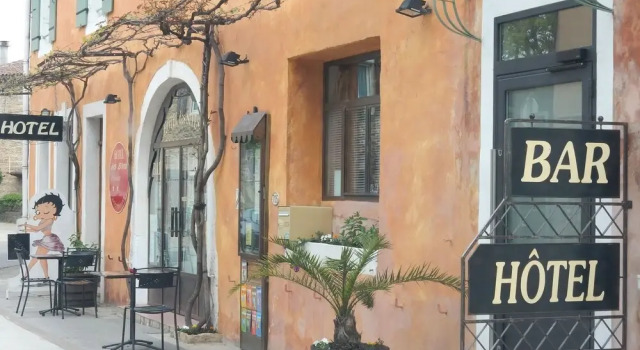 Chic Holiday Home in Pradons With Swimming Pool, Забронировать Дом для отпуска Виллы Овернь-Рона-Альпы, Вилла
