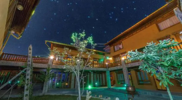 Shangri La Manxin Yunshui Bieyuan Inn