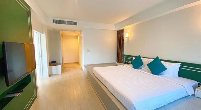 Полулюкс с видом на сад Bangsaen Heritage Hotel
