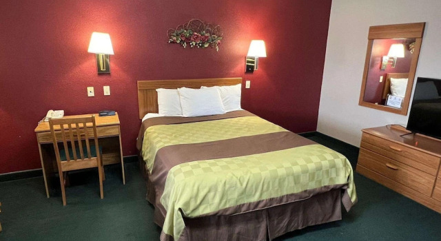 Двухместный номер Standard с балконом Americas Best Value Inn Suburban Motel