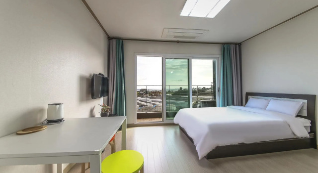 Jeju Soo Pension, Забронировать Гостевой дом Отели Согвипхо с парковкой, Парковка