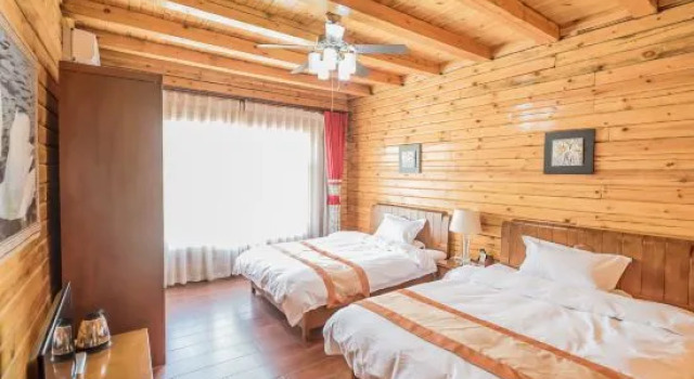 Кровать в общем номере с видом на сад Fisher island Seaview Hot Spring Resort