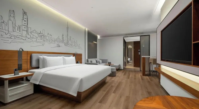 Номер Executive UrCove by HYATT Guangzhou Canton Tower Exhibition Center-Registration Counter for Phase 1 and Free Shuttle Bus Available during Canton Fair