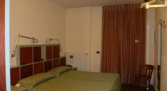 Hotel Derby, Забронировать Отель Априка Valtellina, рядом с Бугельный подъёмник Квадри (нижняя станция)