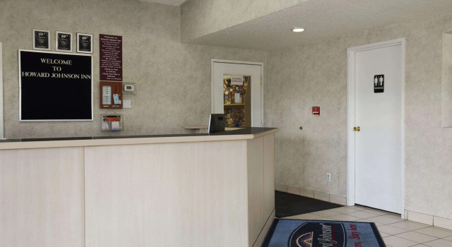 Days Inn & Suites by Wyndham Flagstaff I-40