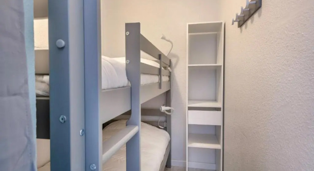 Appartement residentiel avec acces piscine a 200m de la plage