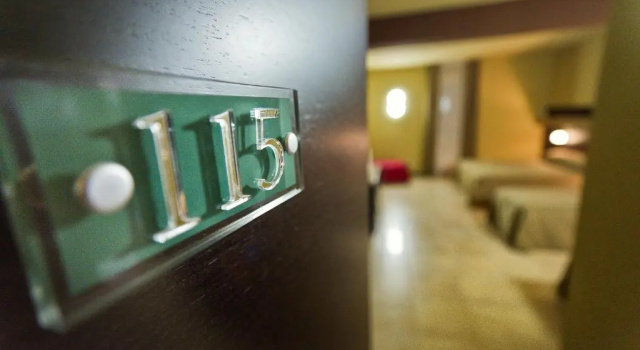 Четырёхместный номер Standard Melqart Hotel