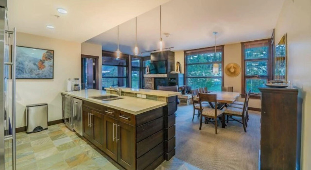 Luxury 3 Bedroom Slopeside Mountain Vacation Rental With Hot Tubs