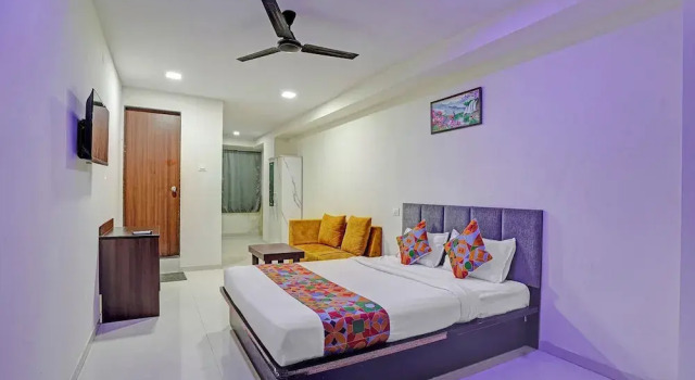 Номер Deluxe FabHotel RK Inn