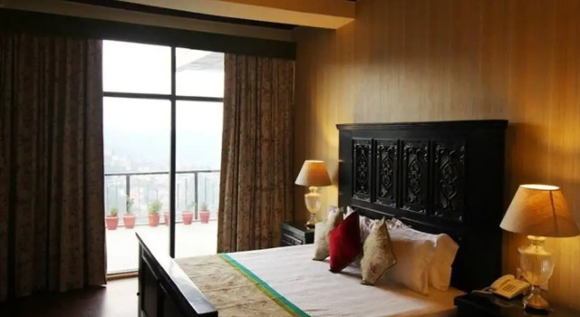 Номер Premium Adb Rooms The Oak Tree House