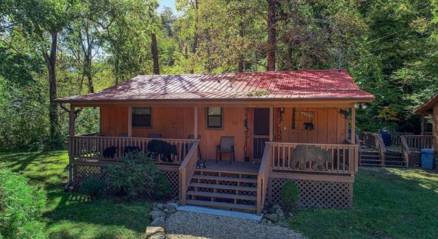 Wandering Creek - 2 Bedrooms, 1 Baths, Sleeps 6 Cabin by RedAwning