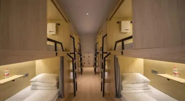Кровать в общем номере (мужской номер) Youshi Hostel (CBD International Exhibition Center Zhongyi West Road Subway Station)