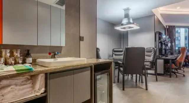 Кровать в общем номере Yifang E-sports Hotel (Changsha Railway Station Amiring Subway Station)