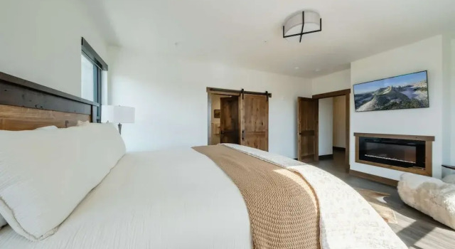 Downtown Penthouse Condo For 4!, จอง อพาร์ทเมนท์ Columbia Falls Flathead Valley