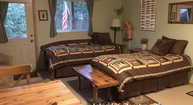 Bear Lake Lodgings B&B, Prenota Bed & breakfast Hotel a Alaska con parcheggio, Parcheggio