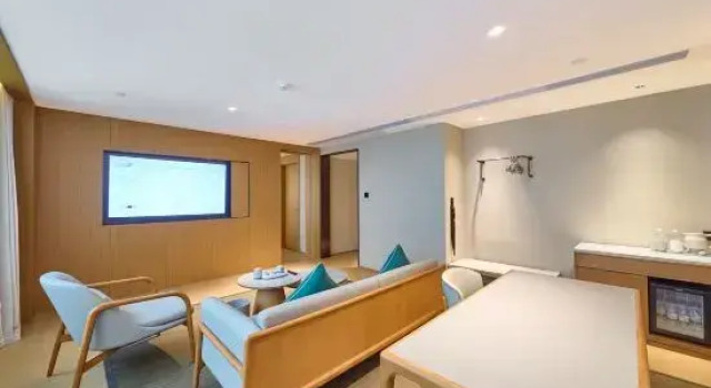 Люкс Deluxe JI Hotel (Zhaoqing Seven Star Crags East Gate Plaza Hengyu City)