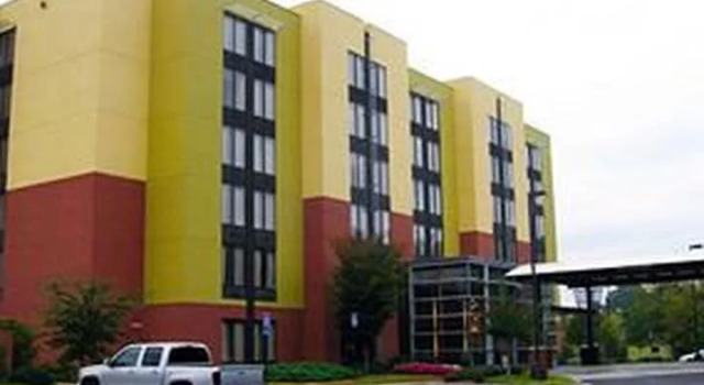 Кровать в общем номере Best Western Plus Augusta North Inn & Suites