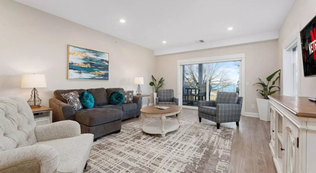 539 Bay St. Lake View Condo Unit 404E, Boek Appartement Traverse City Michigan