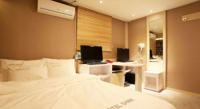 Deluxe Zimmer Shine Hotel