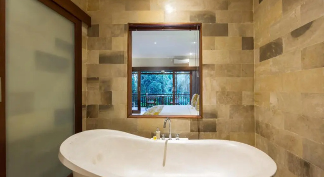 Люкс с видом на воду Alamdini Resort Ubud