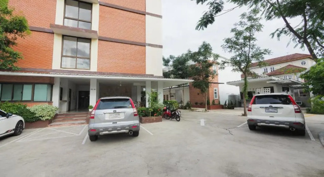 Prukpibul Apartment