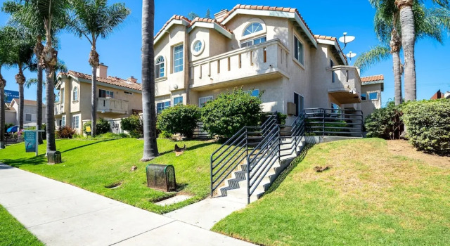 Chic 3br Townhome in Pacific Beach by Wanderjaunt, Забронировать Отель Пасифик-Бич Mission Beach
